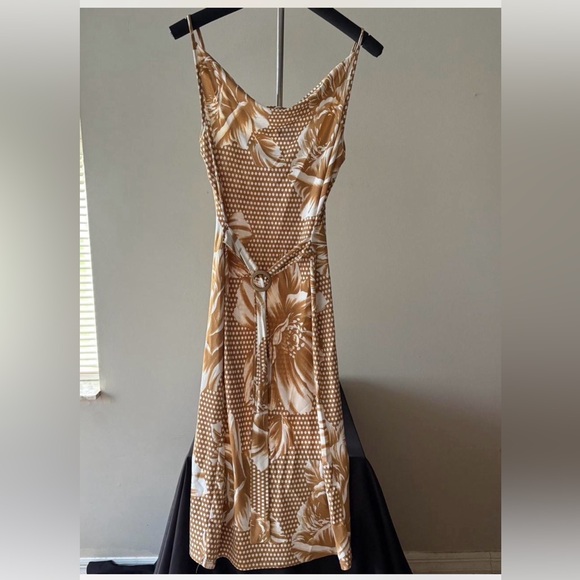 Dresses & Skirts - Vintage Elegant Brown and White Floral Dress